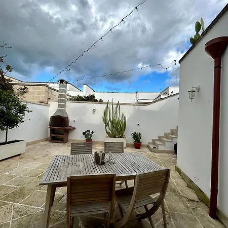 Semesterbostad La Maison De Nicole 2 Carmiano (Apulia)